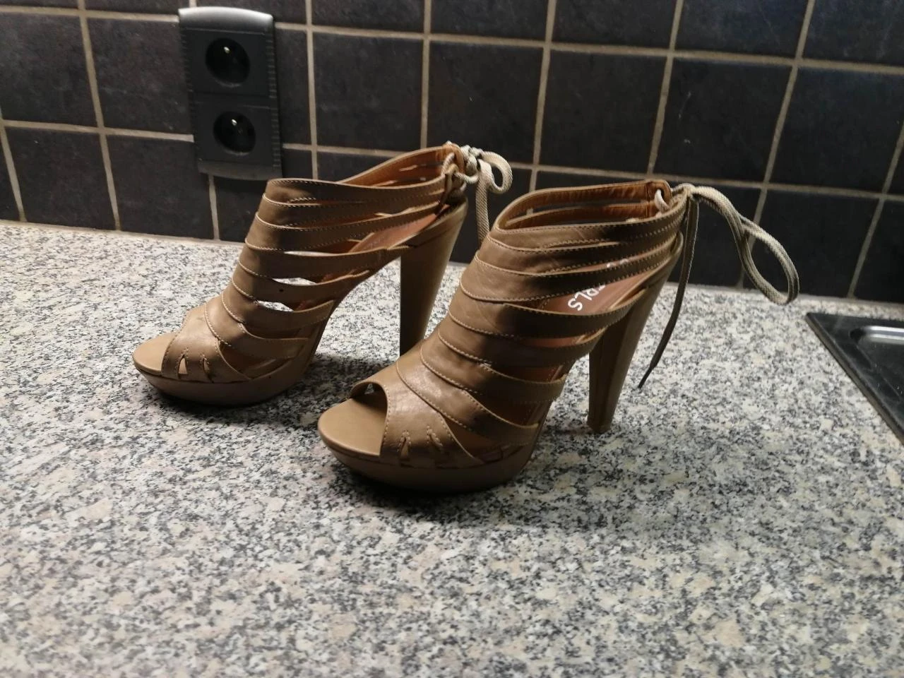 pumps marca red girls - tamanho 38 - como novo – photo 2